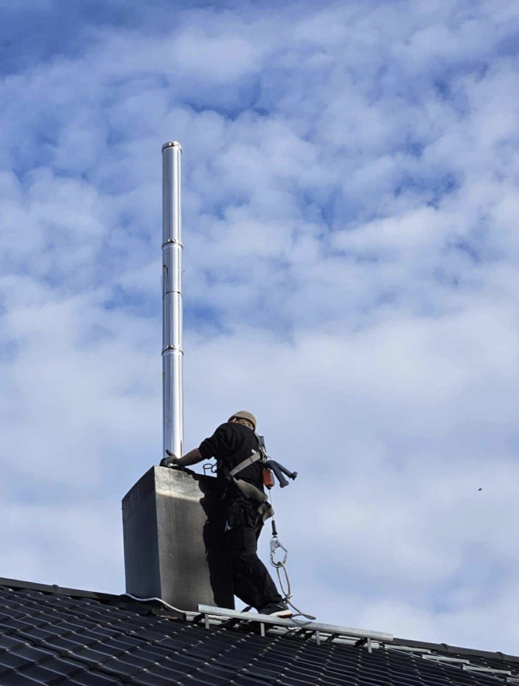 Ferdig installert stålpipe sett utvendig